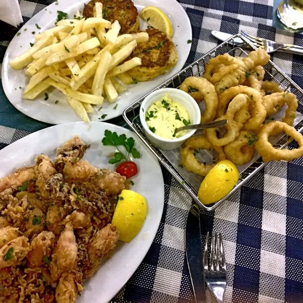 Foto tirada no(a) Chipper Seafood por Mariano A. em 9/13/2013