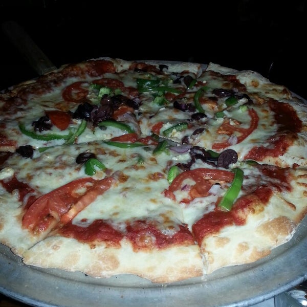 7/1/2014 tarihinde Anna R.ziyaretçi tarafından Nona&#39;s Pizza N. Mesa'de çekilen fotoğraf
