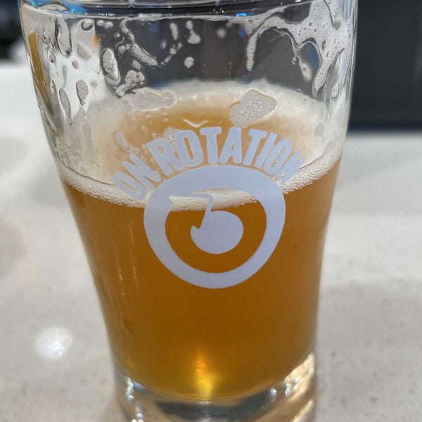 Foto tirada no(a) On Rotation Brewery + Taproom por Joe D. em 10/9/2021