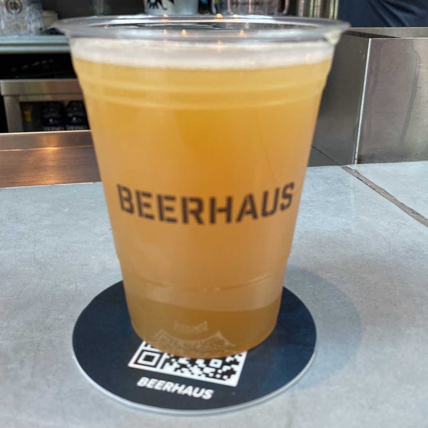 Foto tirada no(a) Beerhaus por Joe D. em 9/25/2021
