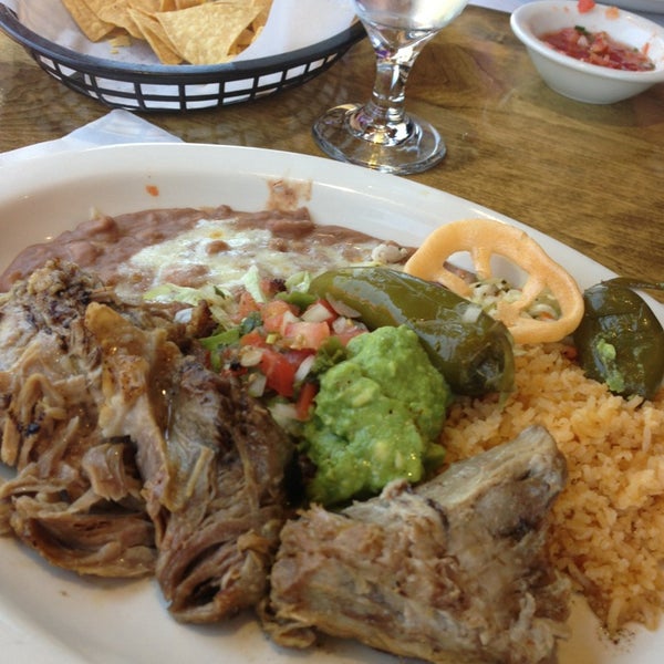 Foto tomada en Murrieta&#39;s Mexican Restaurant and Cantina  por @ngie el 6/28/2013
