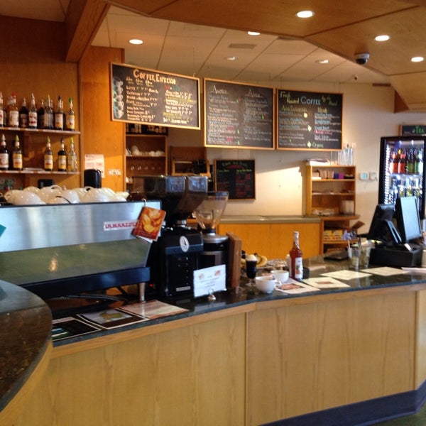 10/27/2013에 Martin O.님이 Alaska Coffee Roasting Co.에서 찍은 사진