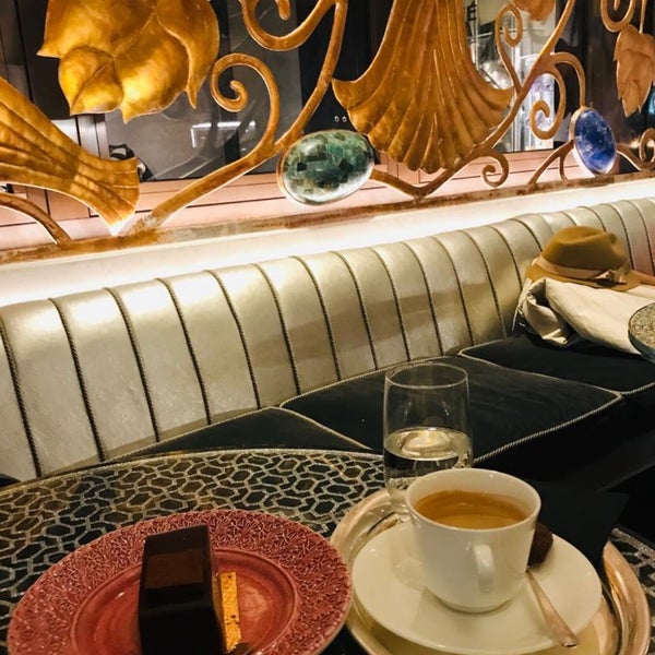 Foto diambil di Café Am Hof oleh Mustafa Ş. pada 1/2/2019