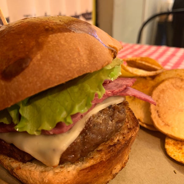 Foto tirada no(a) Fil Burger por Helianthus 🇸🇦 em 11/1/2019