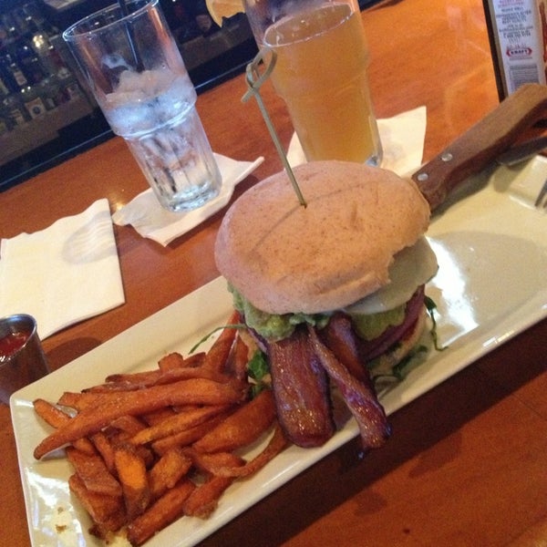 Half Moon Windy City Sports Grill Camelback East 47 tips