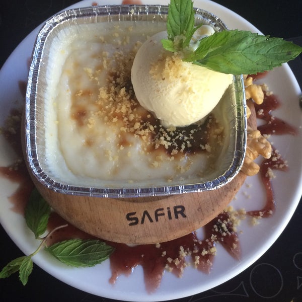 Снимок сделан в Safir Ocakbaşı ve Restaurant пользователем Trhn 10/21/2015