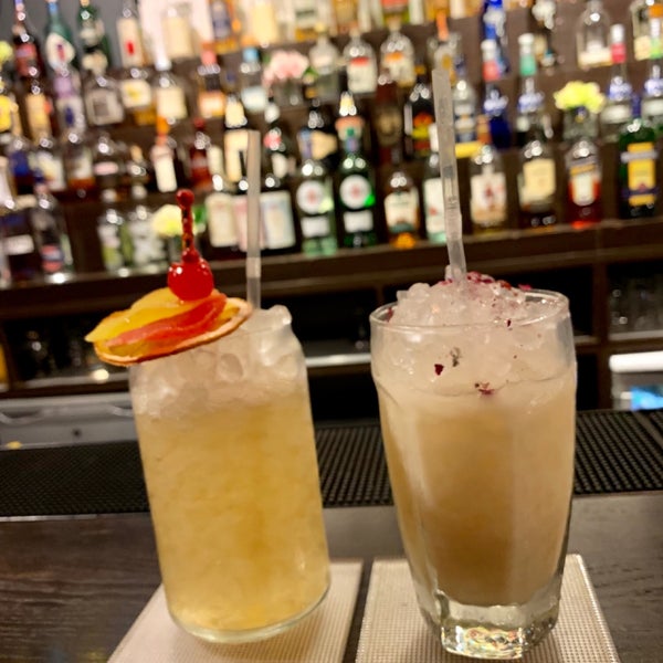 รูปภาพถ่ายที่ ReLab Cocktail Bar โดย Misha S. เมื่อ 8/15/2019