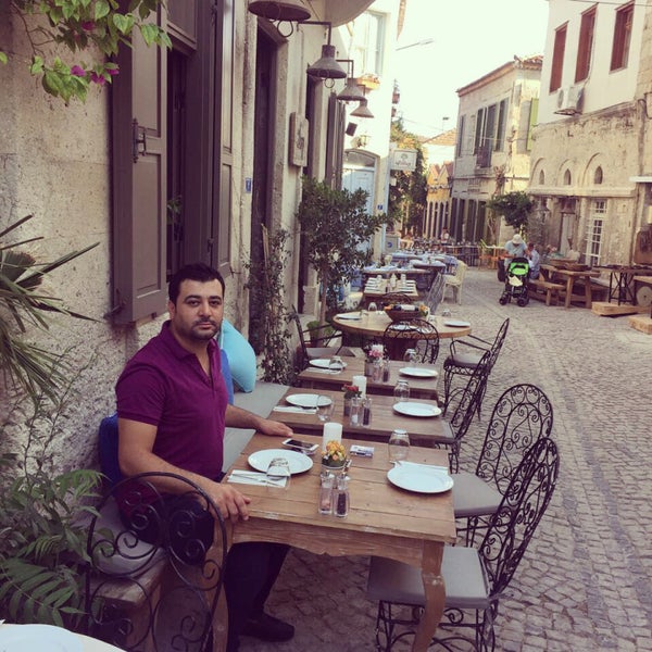 Foto diambil di 2Kapı Restaurant &amp; Lounge oleh Av.erkan C. pada 7/29/2016