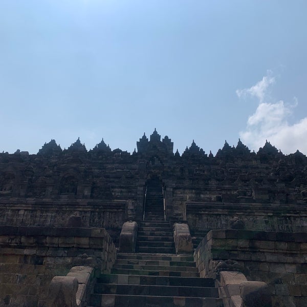 Снимок сделан в Candi Borobudur (Borobudur Temple) пользователем Raphi 9/15/2023
