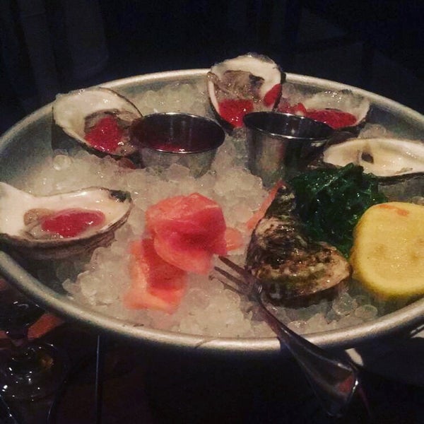 5/14/2016에 Jonathon C.님이 White Oak Oyster Bar &amp; Cocktail Lounge에서 찍은 사진