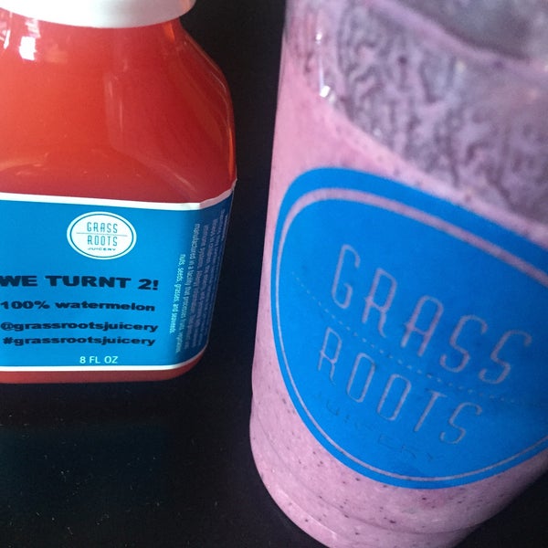 Photo taken at Grass Roots Juicery by Jonathon C. on 7/23/2015