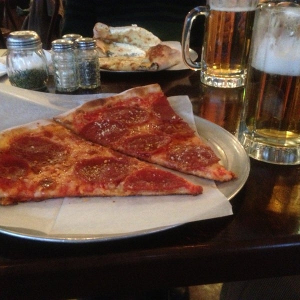 1/26/2013 tarihinde Royce M.ziyaretçi tarafından Rosco&#39;s Pizza'de çekilen fotoğraf
