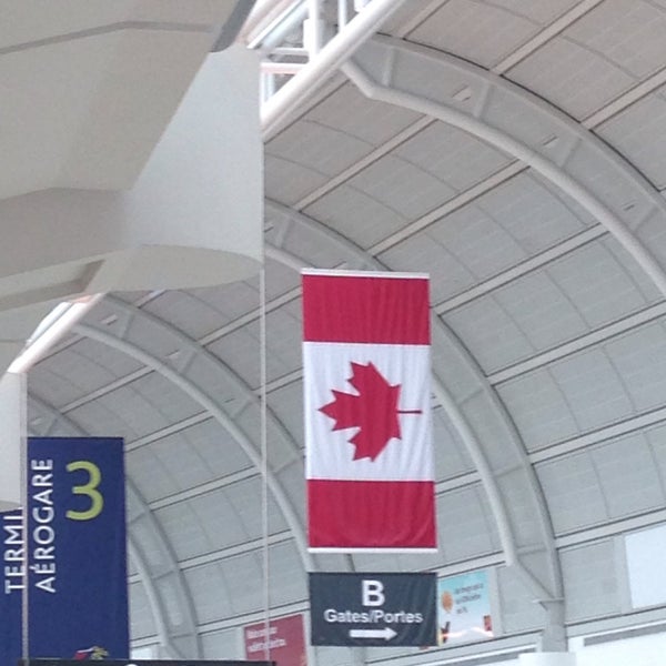 Foto tirada no(a) Aeroporto Internacional Pearson de Toronto (YYZ) por Maílla A. em 6/27/2015