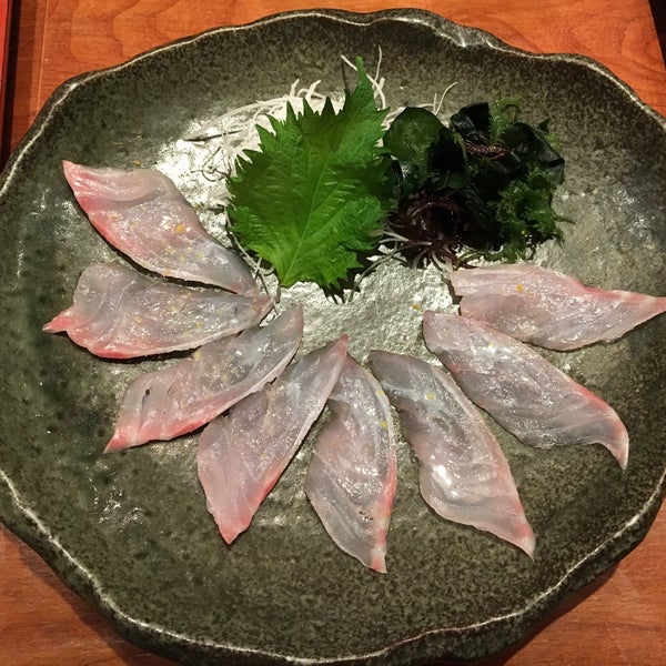 Foto diambil di Sushi Sake oleh Amy Z. pada 12/27/2016