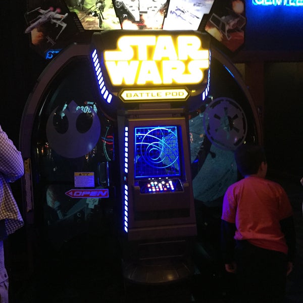 Photo taken at Dave &amp; Buster&#39;s by VODA M. on 2/7/2015