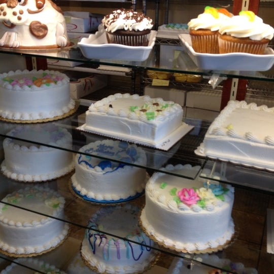 4/28/2012에 Gina L.님이 Resch&#39;s Bakery에서 찍은 사진