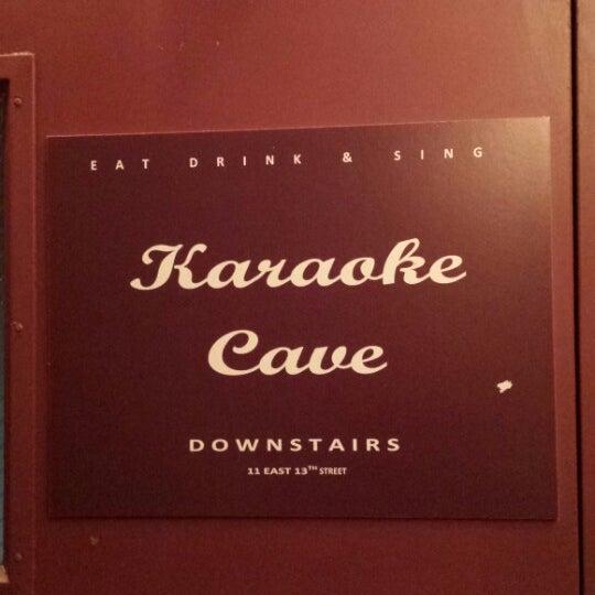 Foto tirada no(a) Karaoke Cave por Ladymay em 10/27/2013