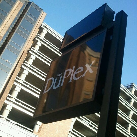 Foto tirada no(a) The Duplex Lounge &amp; Bar- MILWAUKEE por Shannan L. em 9/25/2012