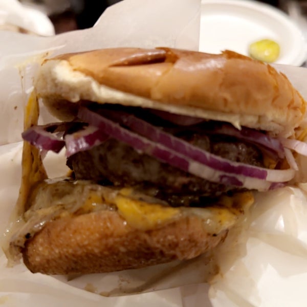 Foto tirada no(a) Burger Joint por Abdullah em 11/26/2022