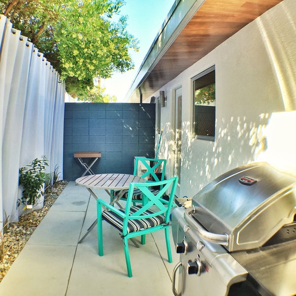 Seriously, grills & private patios for every Flat?  Awesome!
