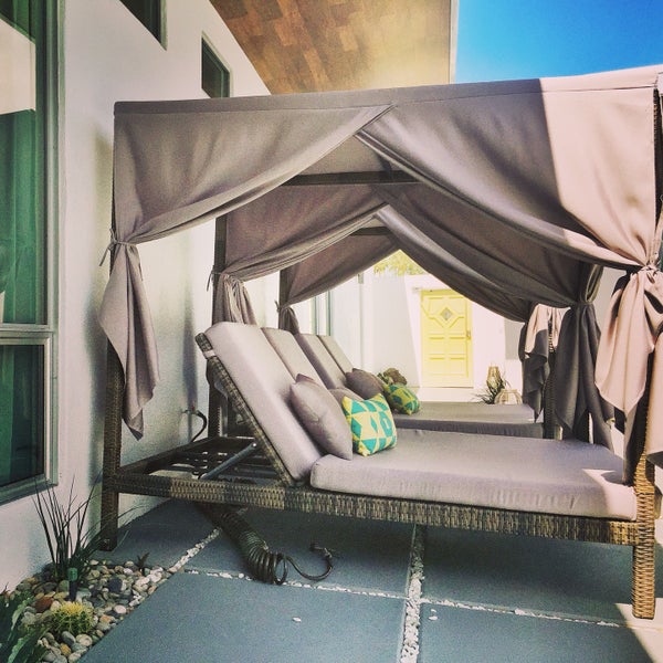 Imagine lounging all day in one of the super comfy daybeds, cocktail in hand while listening to chill music poolside. At night there's even a projection screen! #thewesleyps #wps #thewesleypalmsprings