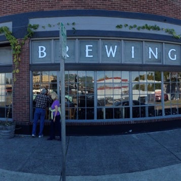 รูปภาพถ่ายที่ Ashtown Brewing Company โดย Greg Fellin เมื่อ 10/3/2014