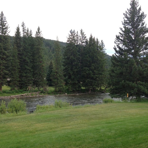 Photo taken at Rainbow Ranch Lodge by gretsky on 8/10/2013