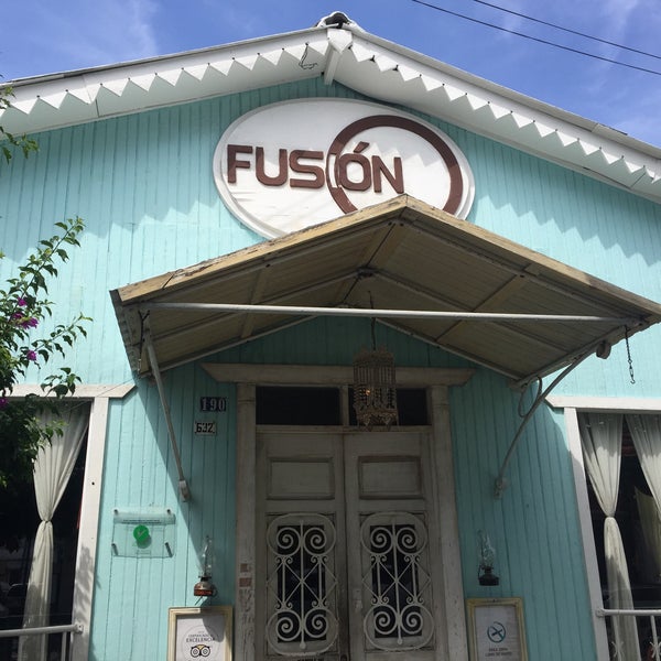 7/31/2016 tarihinde Sigi L.ziyaretçi tarafından Fussion Restaurante&amp;Taller'de çekilen fotoğraf