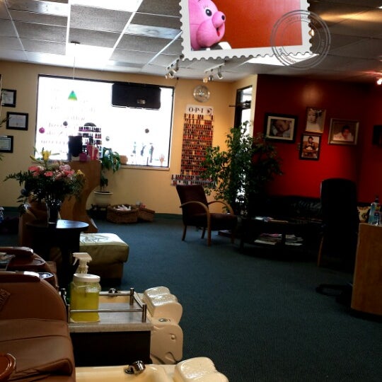 Nikki Nails Hair Salon in Iowa State University