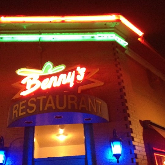 Foto tomada en Benny&#39;s Restaurant and Tequila Bar  por Megan P. el 11/25/2012