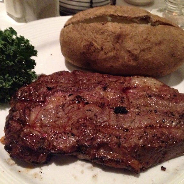Photo taken at Tree Steak House &amp; Oak Bar by Eat O. on 2/28/2014