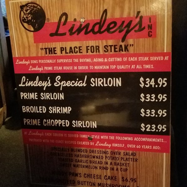 Снимок сделан в Lindey&#39;s Prime Steak House пользователем David V. 11/2/2019