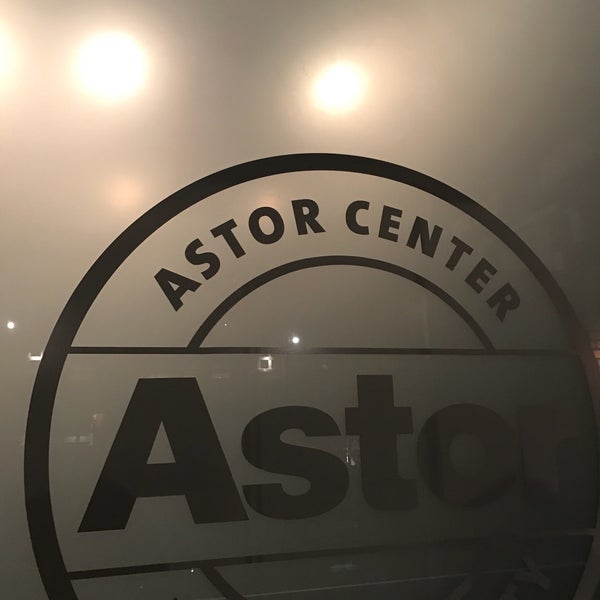 Foto tirada no(a) Astor Center por Stephanie P. em 11/20/2016