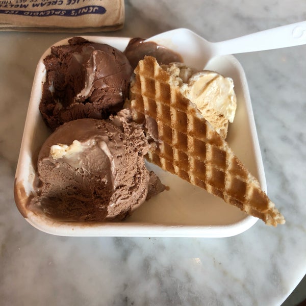Das Foto wurde bei Jeni&#39;s Splendid Ice Creams von Eric D. am 4/27/2019 aufgenommen