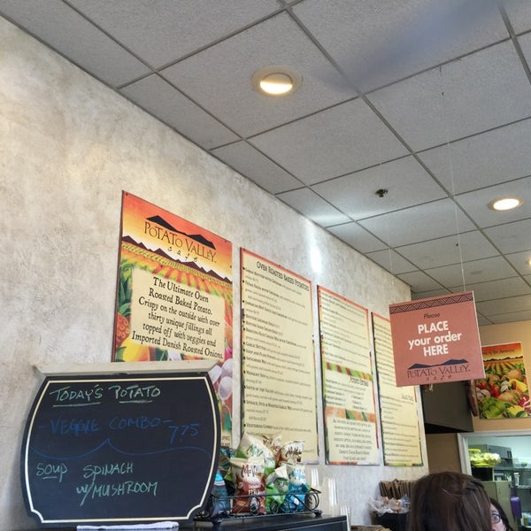 11/28/2014 tarihinde *pauline*ziyaretçi tarafından Potato Valley Cafe'de çekilen fotoğraf