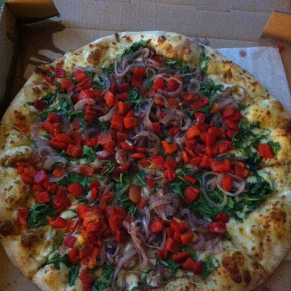 รูปภาพถ่ายที่ Peace A Pizza โดย *pauline* เมื่อ 5/31/2014
