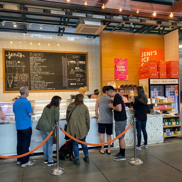 10/26/2019 tarihinde *pauline*ziyaretçi tarafından Jeni&#39;s Splendid Ice Creams'de çekilen fotoğraf