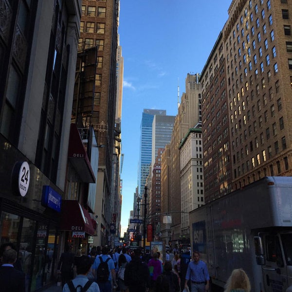 9/14/2015 tarihinde Lalo Z.ziyaretçi tarafından 34th Street'de çekilen fotoğraf
