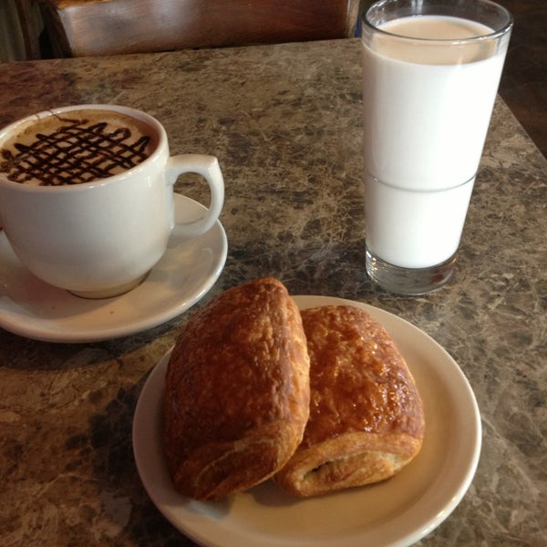Foto tirada no(a) San Francisco Bakery &amp; Café por Chad B. em 2/28/2013