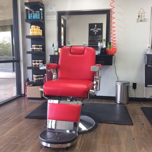John's Barber Lounge Salon / in Lake Forest