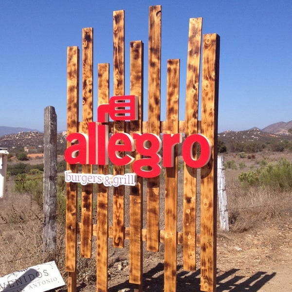 รูปภาพถ่ายที่ Allegro Burgers &amp; Grill โดย Dianita F. เมื่อ 9/21/2013