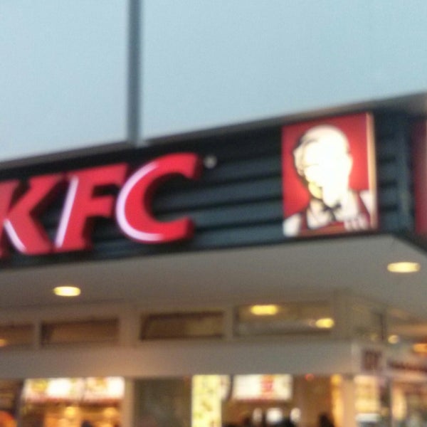 Foto tirada no(a) Kentucky Fried Chicken por Sven G. em 8/17/2017