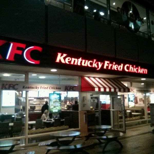 Foto tirada no(a) Kentucky Fried Chicken por Sven G. em 2/24/2017