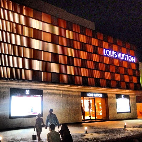 Photos at Louis Vuitton - Boutique in Cancún