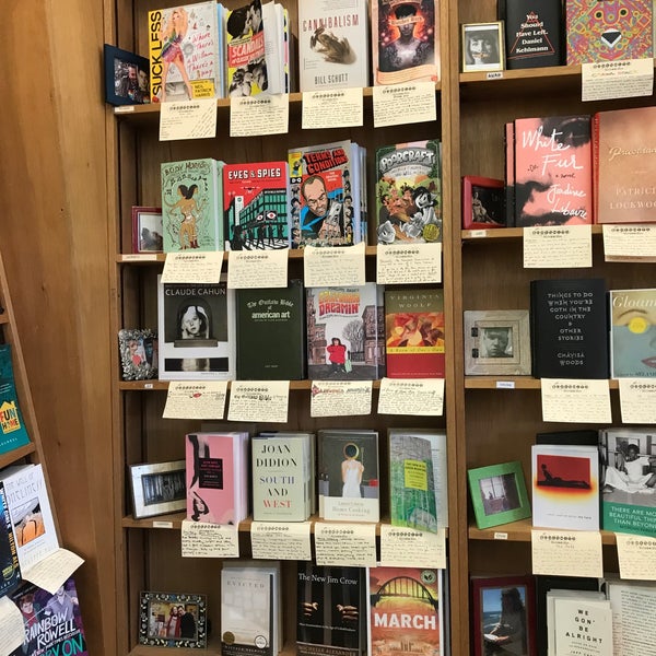 6/24/2017 tarihinde Saintvictoriaziyaretçi tarafından The Booksmith'de çekilen fotoğraf