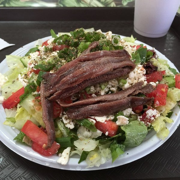 Foto tomada en Woody&#39;s Famous Salads &amp; Sandwich  por Al A. el 12/5/2014
