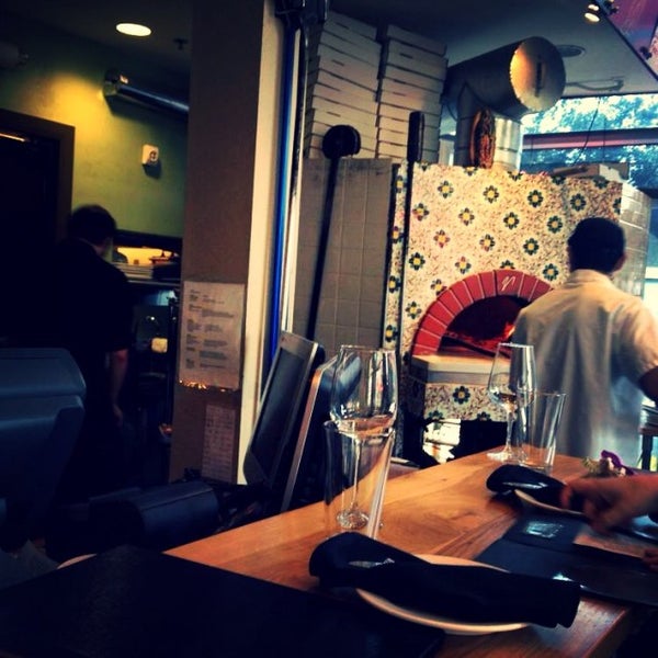 7/30/2014 tarihinde Nick M.ziyaretçi tarafından Pizzeria Solario'de çekilen fotoğraf