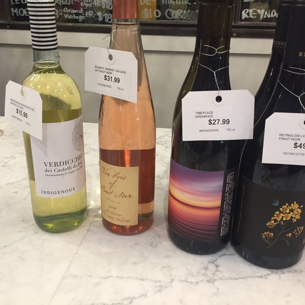 Photo taken at Rollers Wine &amp; Spirits by Colin T. on 3/26/2019