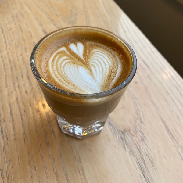 12/8/2019 tarihinde Colin T.ziyaretçi tarafından Madcap Coffee'de çekilen fotoğraf
