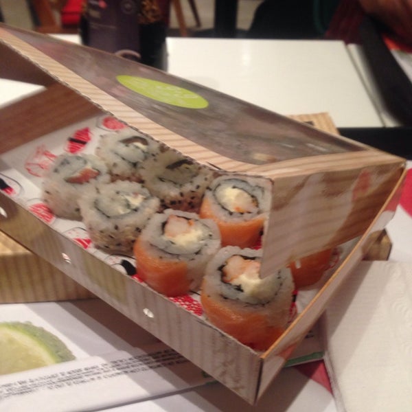 Photo prise au Sushi Pop par Maria V. le1/2/2014